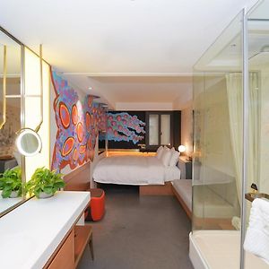 Art Queen Room